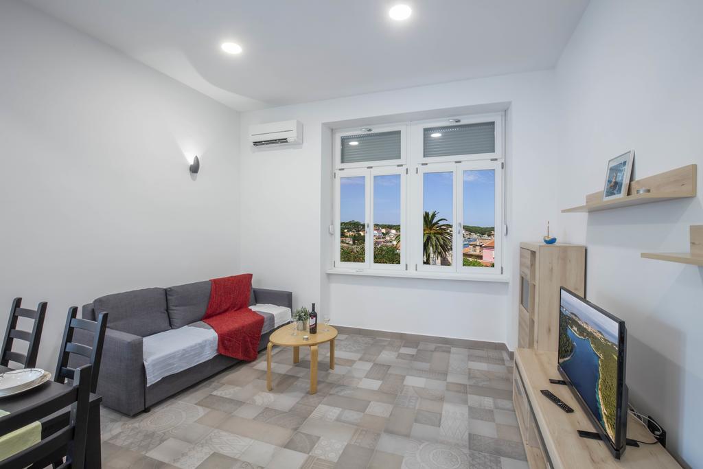 Apartments Villa Adrienne مالي لوشينغْ المظهر الخارجي الصورة