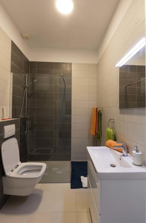 Apartments Villa Adrienne مالي لوشينغْ المظهر الخارجي الصورة