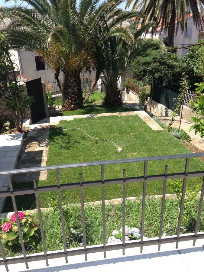 Apartments Villa Adrienne مالي لوشينغْ المظهر الخارجي الصورة