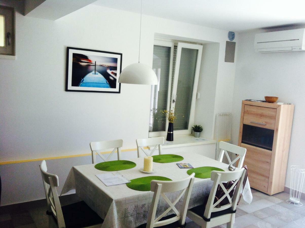 Apartments Villa Adrienne مالي لوشينغْ المظهر الخارجي الصورة