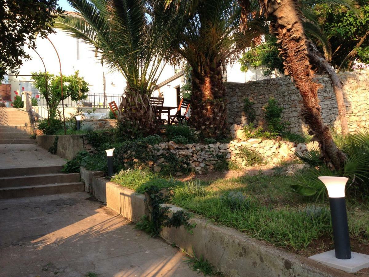 Apartments Villa Adrienne مالي لوشينغْ المظهر الخارجي الصورة
