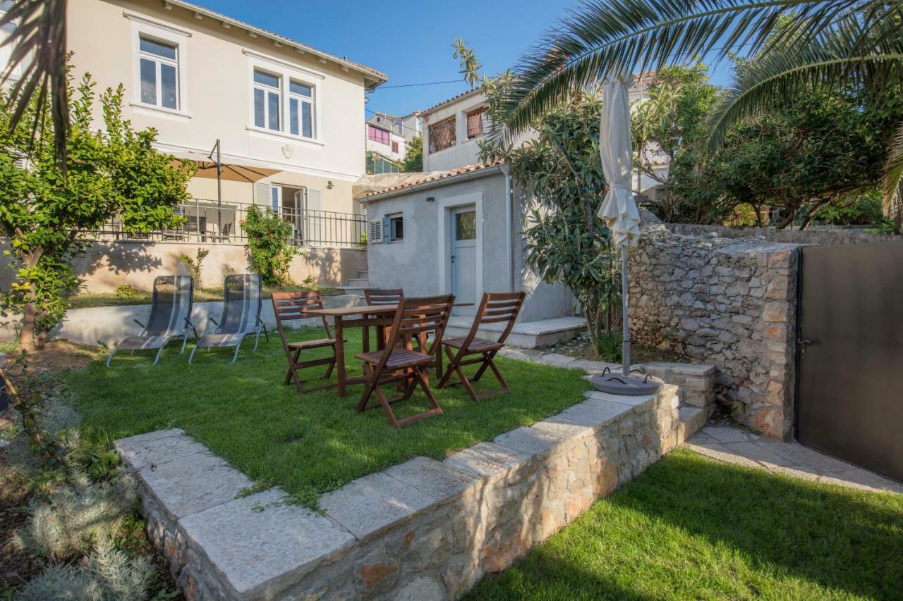 Apartments Villa Adrienne مالي لوشينغْ المظهر الخارجي الصورة