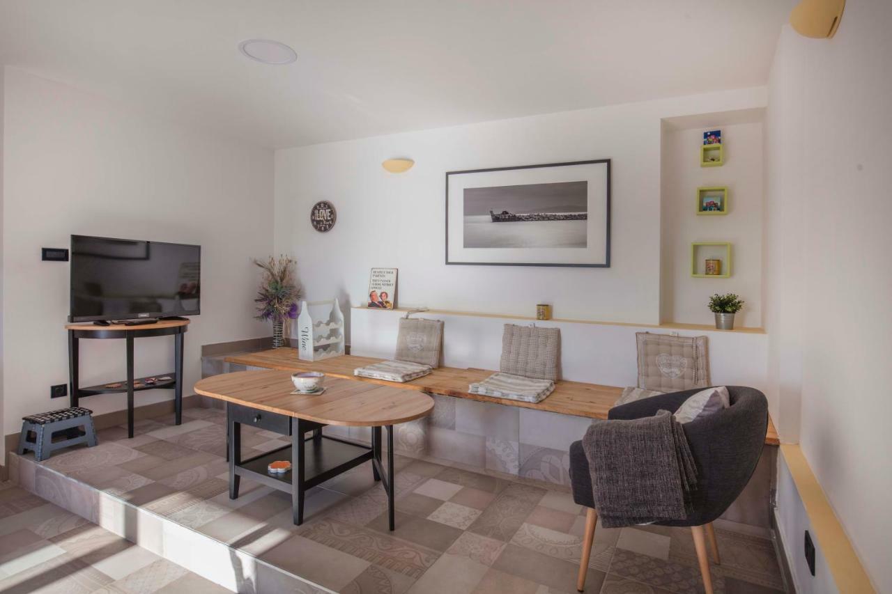Apartments Villa Adrienne مالي لوشينغْ المظهر الخارجي الصورة