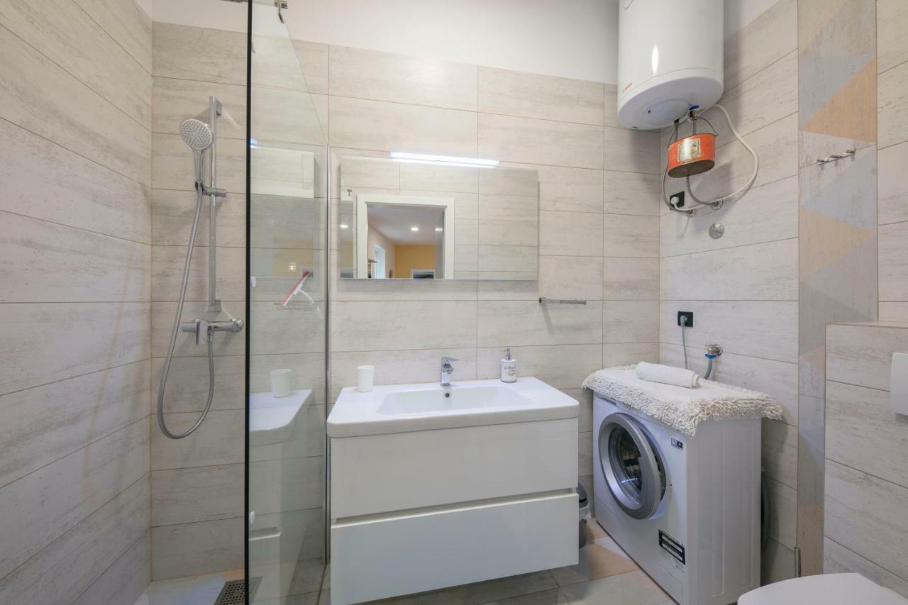 Apartments Villa Adrienne مالي لوشينغْ المظهر الخارجي الصورة