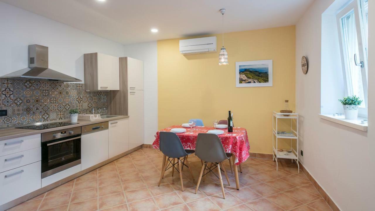 Apartments Villa Adrienne مالي لوشينغْ المظهر الخارجي الصورة