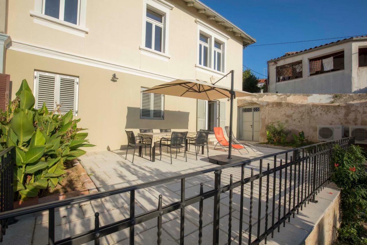Apartments Villa Adrienne مالي لوشينغْ المظهر الخارجي الصورة