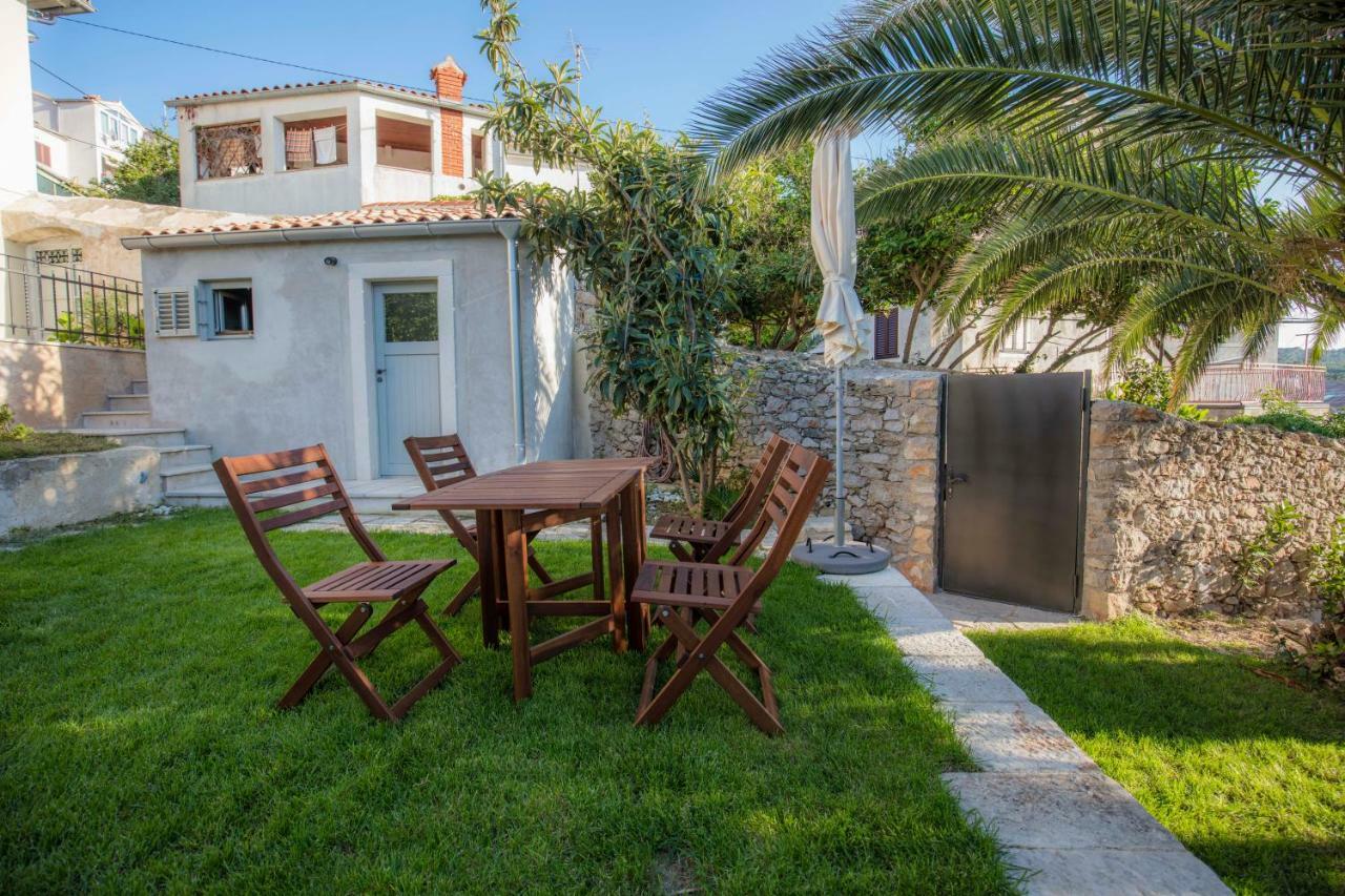 Apartments Villa Adrienne مالي لوشينغْ المظهر الخارجي الصورة